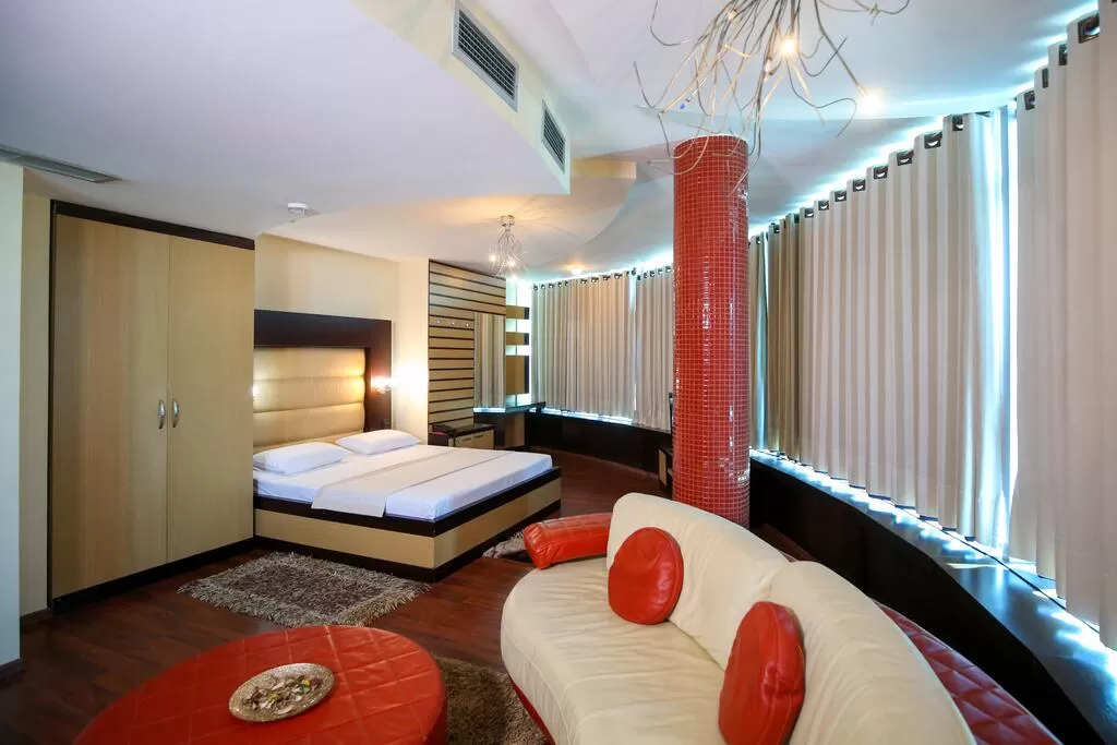 Vlora International 14 - SUITE 4.jpg